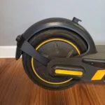 Поддержка заднего крыла Ninebot Max G30 (Черная) — изображение 8